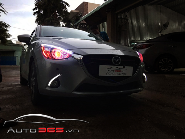 "SỐC" Mazda 2 Độ Bi Xenon Với Tay Nghề Cực Điêu Luyện